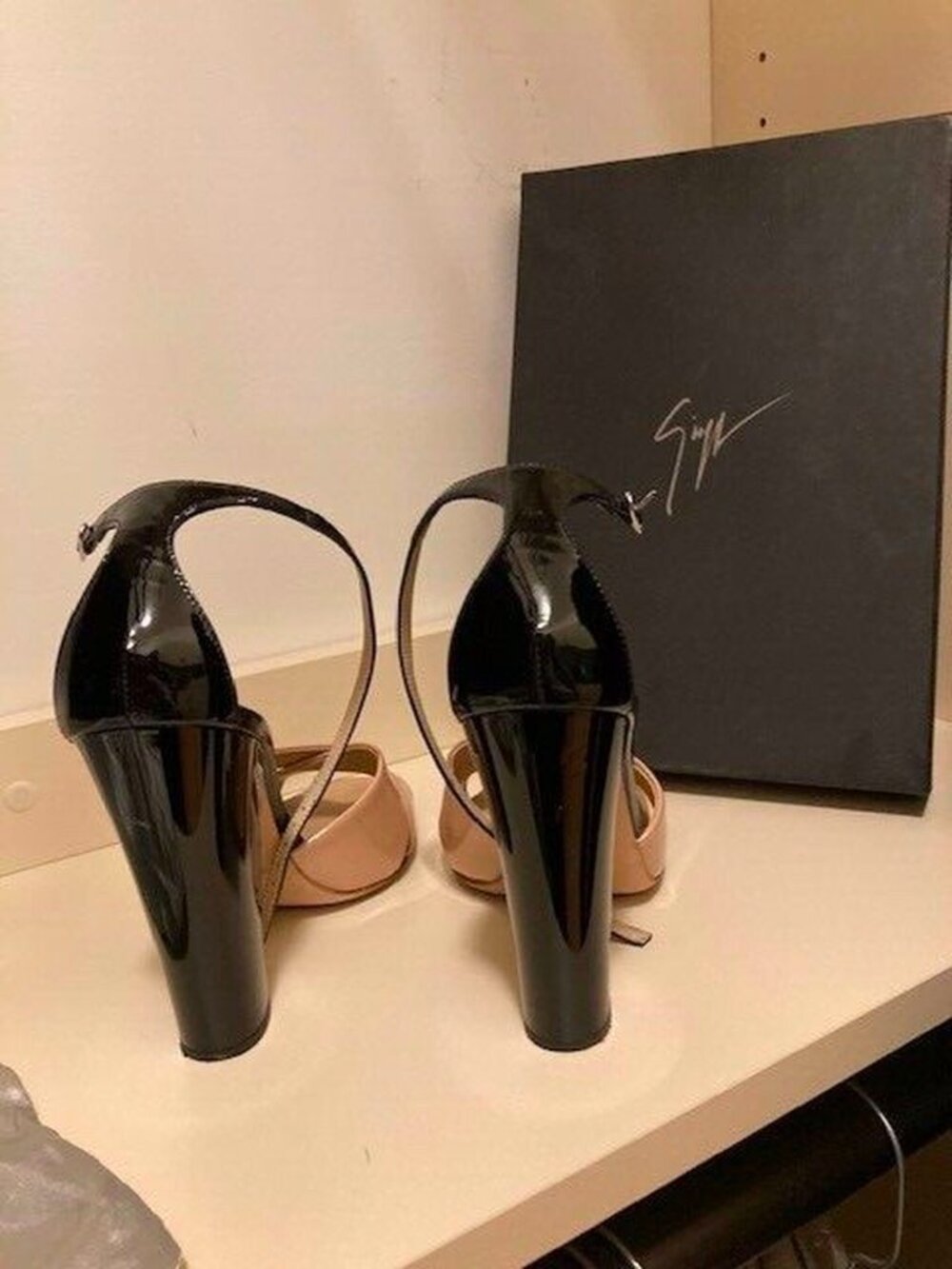Giuseppe ZANOTTI open-toe beige/black ankle strap shoes - Picture 5 of 8